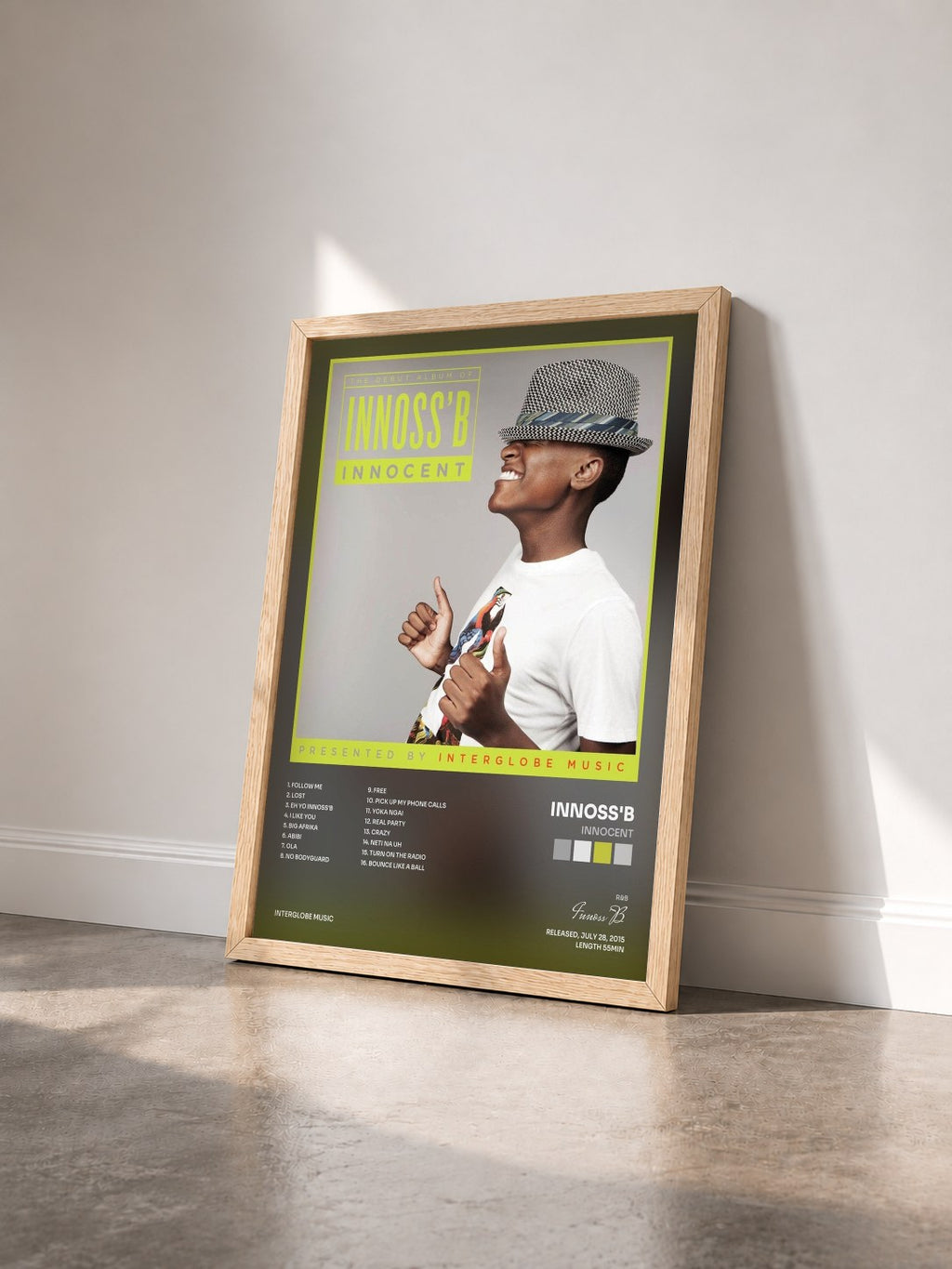 #bois Tableau de l'album Innocent de Innoss'B vu de trois quarts, cadre en bois brut
