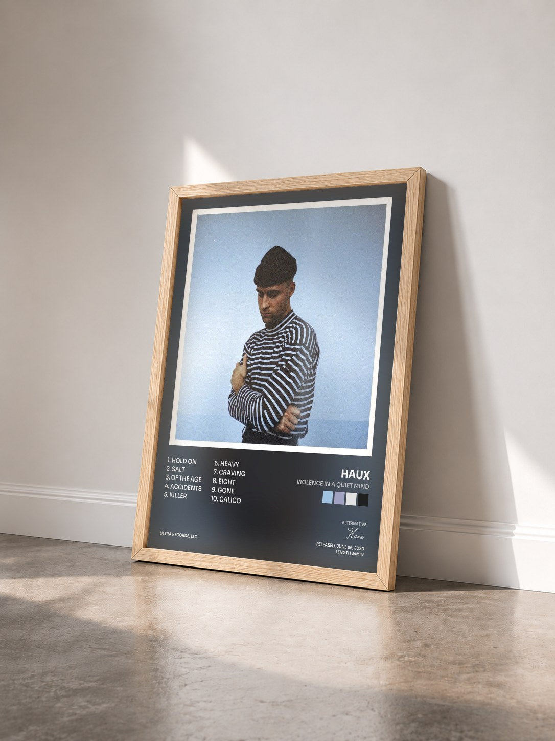 #bois Tableau de l'album Violence in a Quiet Mind de Haux vu de trois quarts, cadre en bois brut