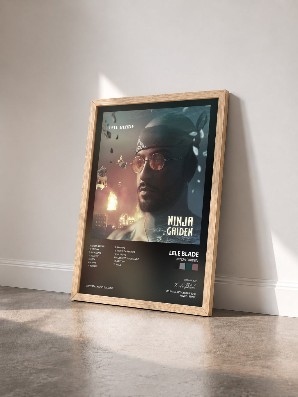 #bois Tableau de l'album Ninja Gaiden de Lele Blade vu de trois quarts, cadre en bois brut