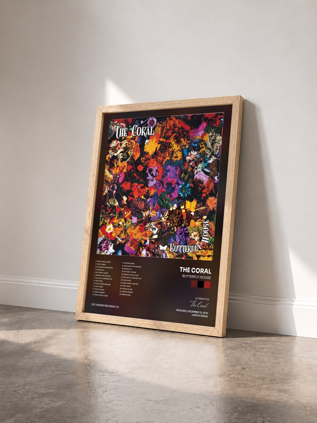 #bois Tableau de l'album Butterfly House de The Coral vu de trois quarts, cadre en bois brut