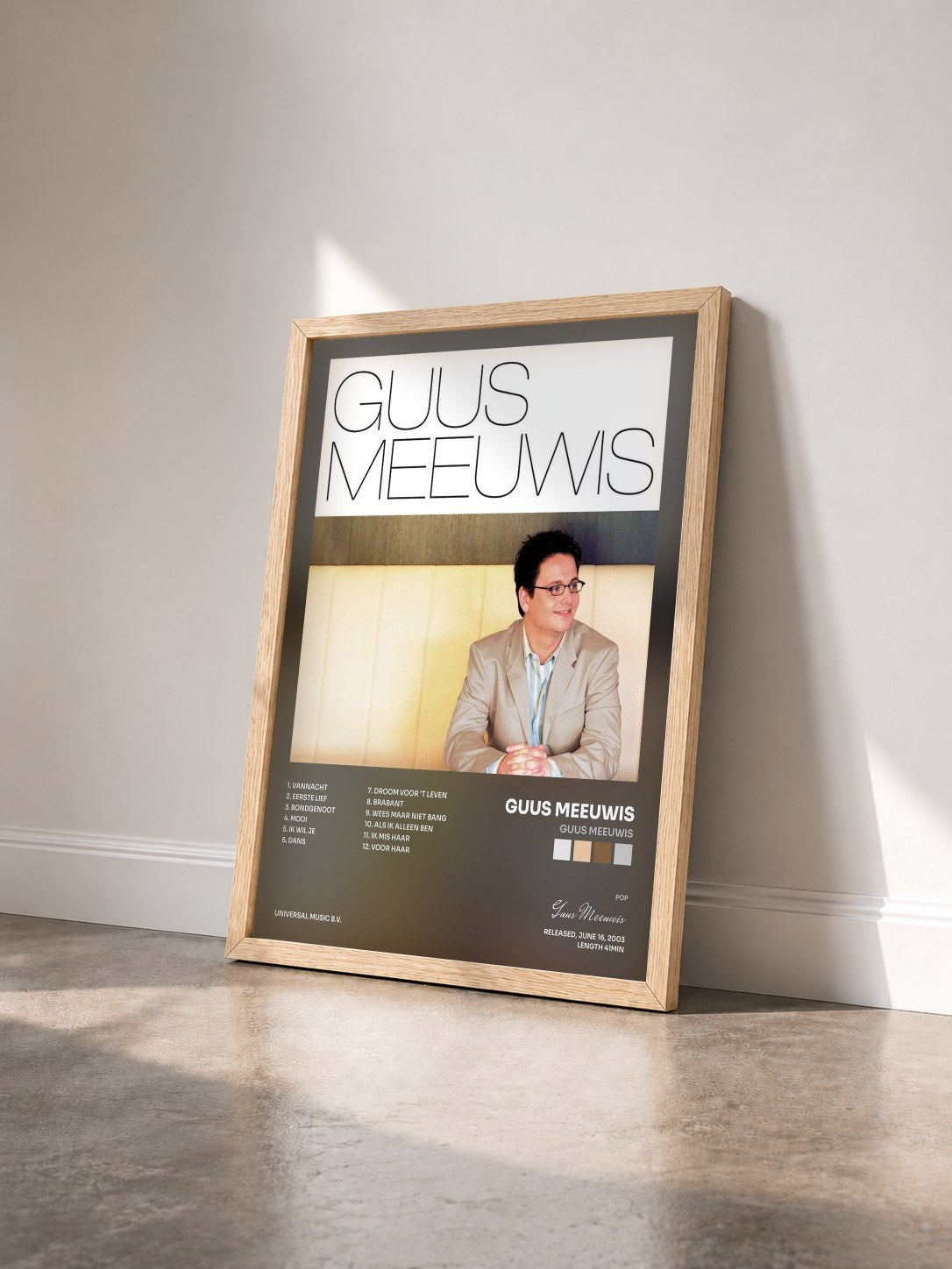 #bois Tableau de l'album Guus Meeuwis de Guus Meeuwis vu de trois quarts, cadre en bois brut
