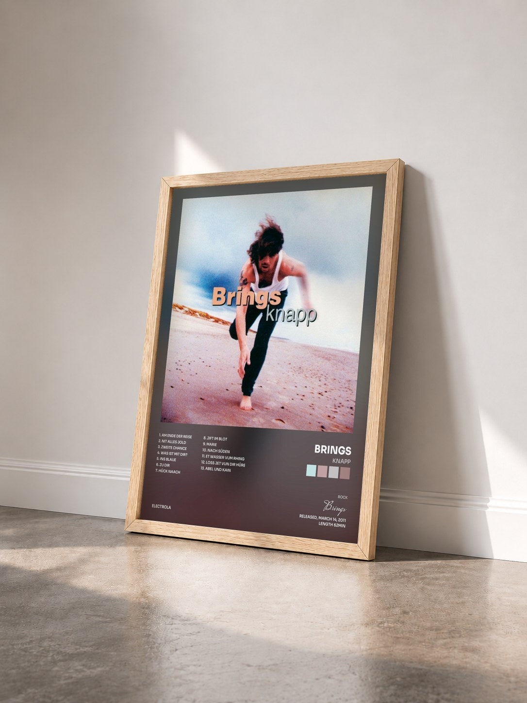 #bois Tableau de l'album knapp de Brings vu de trois quarts, cadre en bois brut