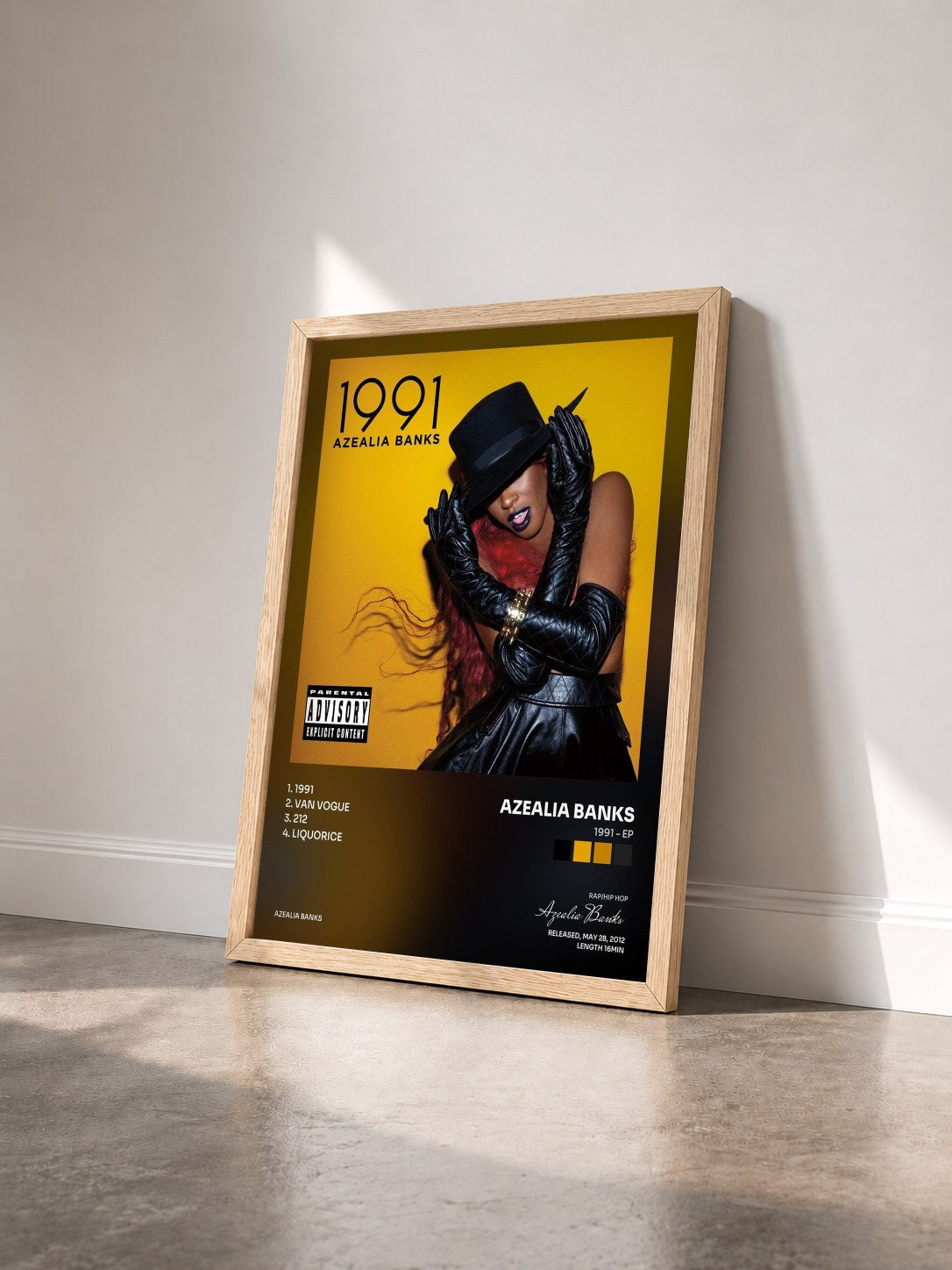 #bois Tableau de l'album 1991 - EP de Azealia Banks vu de trois quarts, cadre en bois brut