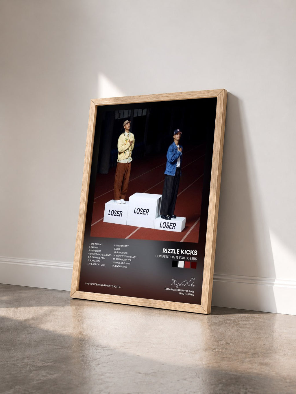 #bois Tableau de l'album Competition is for Losers de Rizzle Kicks vu de trois quarts, cadre en bois brut