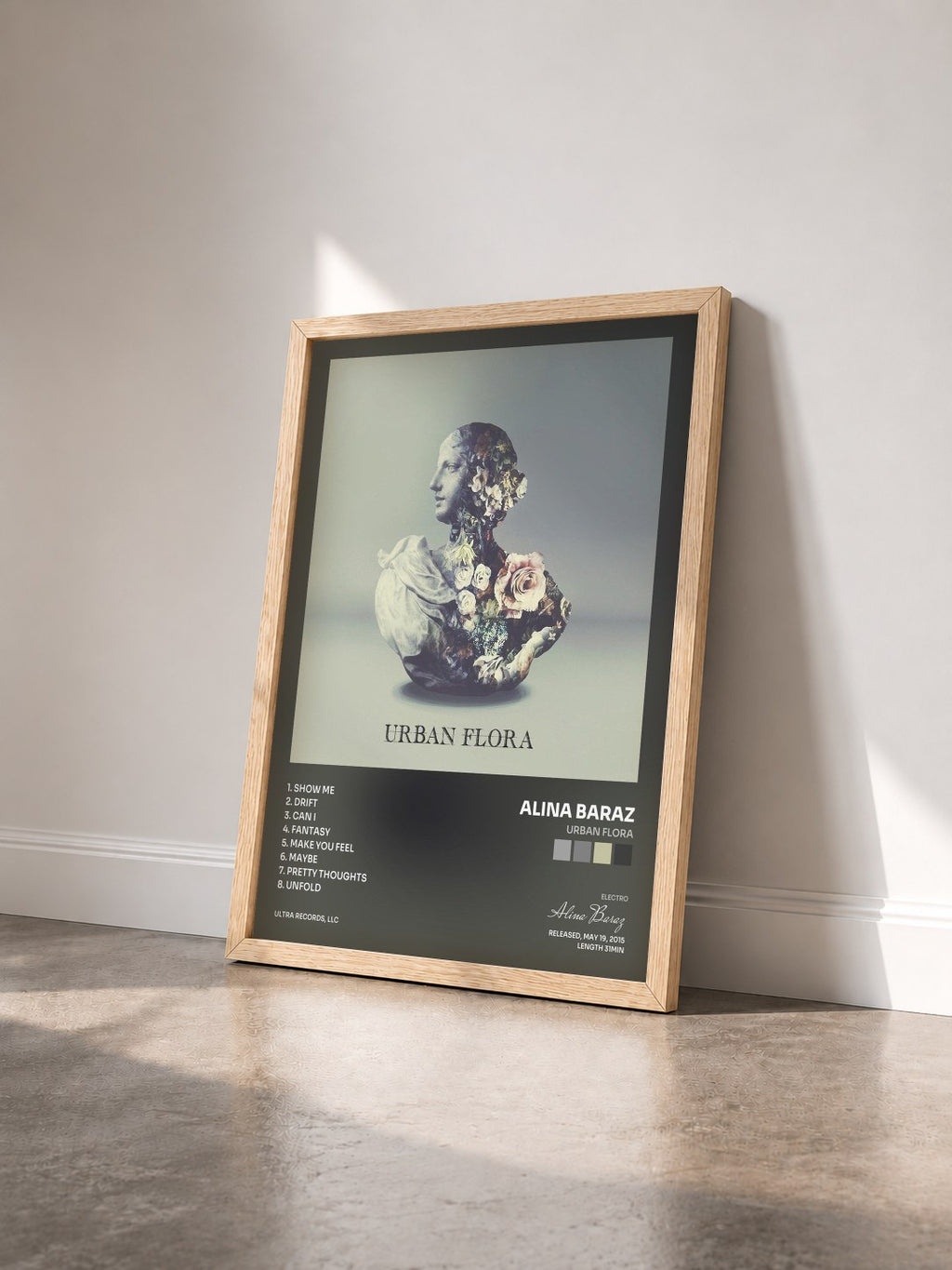 #bois Tableau de l'album Urban Flora de Alina Baraz vu de trois quarts, cadre en bois brut