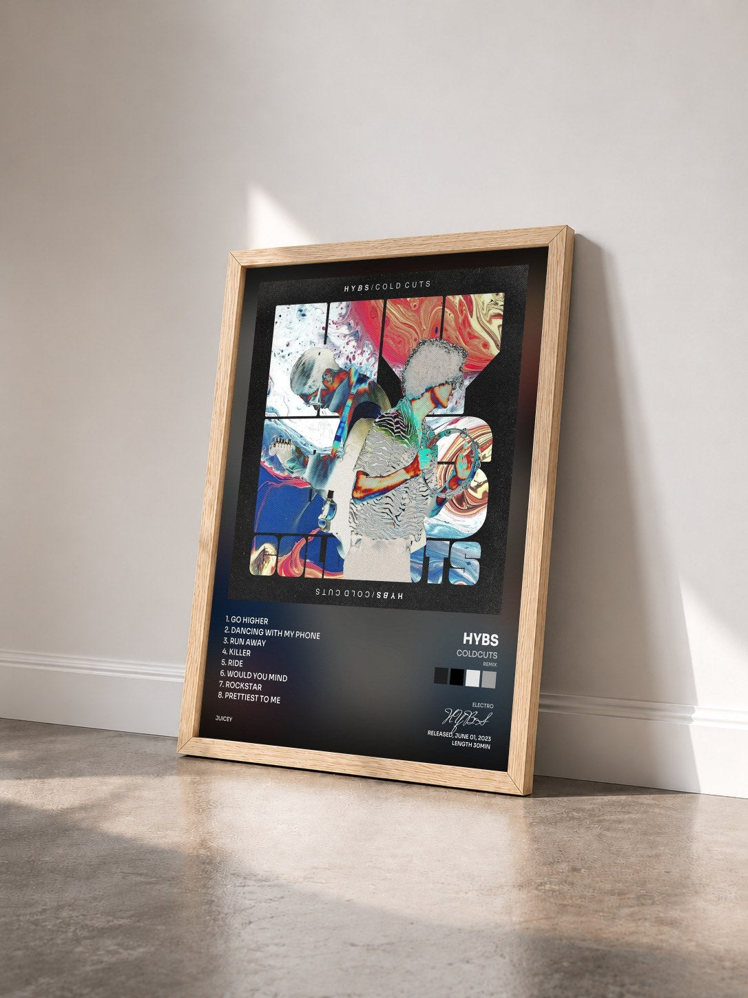#bois Tableau de l'album COLDCUTS (Remix) de HYBS vu de trois quarts, cadre en bois brut