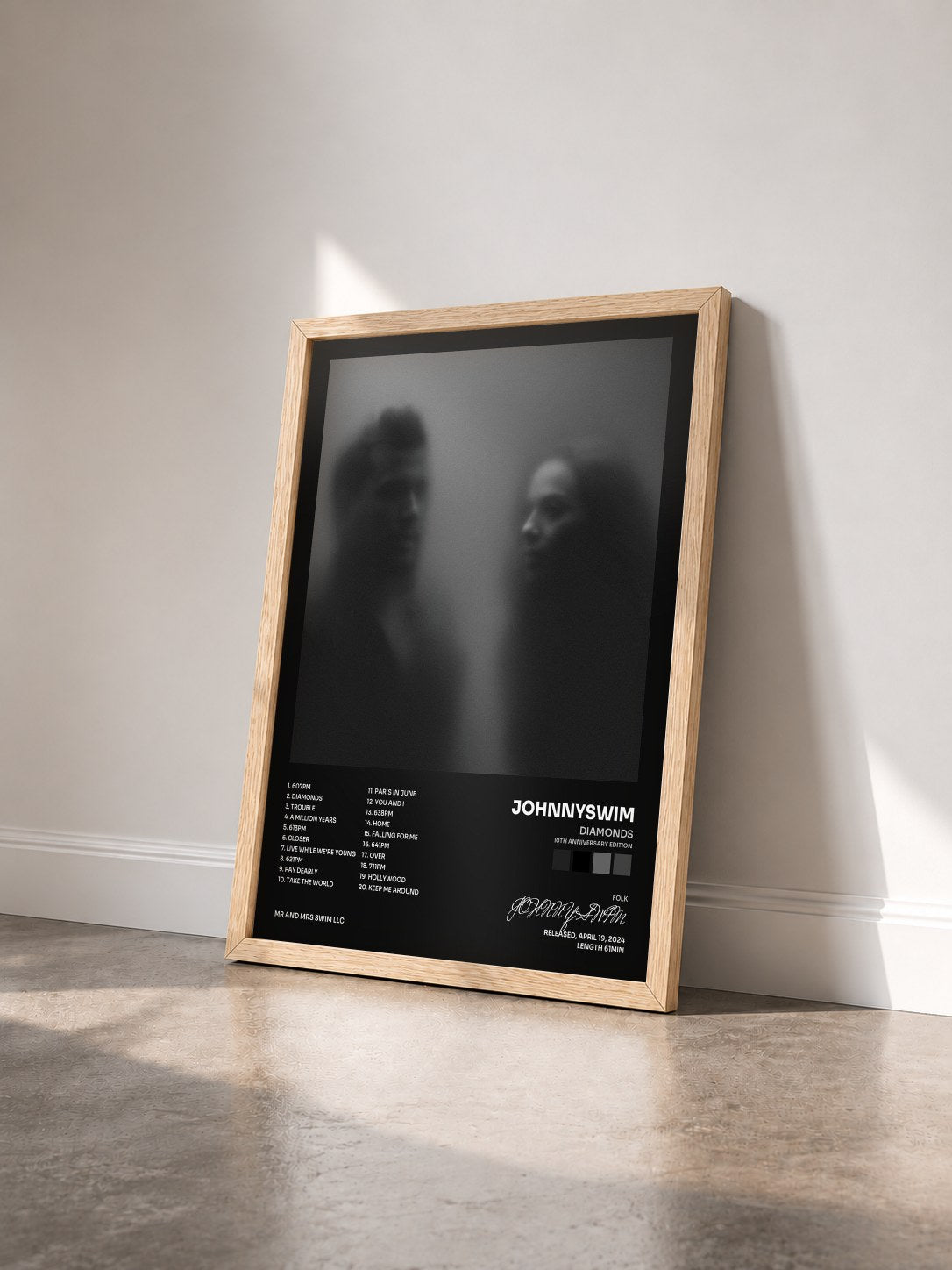 #bois Tableau de l'album Diamonds (10th Anniversary Edition) de JOHNNYSWIM vu de trois quarts, cadre en bois brut