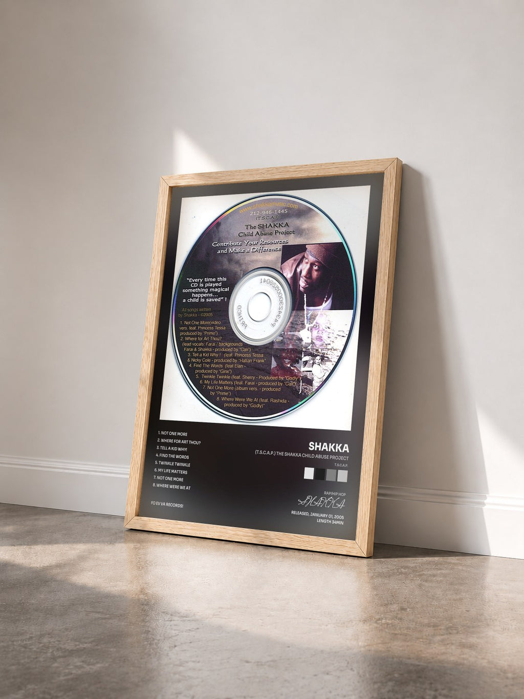 #bois Tableau de l'album (T.S.C.A.P.) The SHAKKA Child Abuse Project de SHAKKA vu de trois quarts, cadre en bois brut