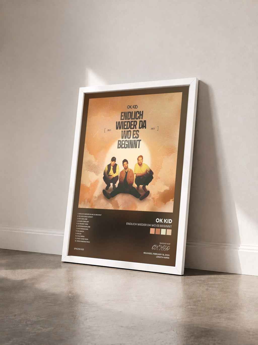 #blanc Tableau de l'album Endlich wieder da wo es beginnt de OK KID vu de trois quarts, cadre blanc