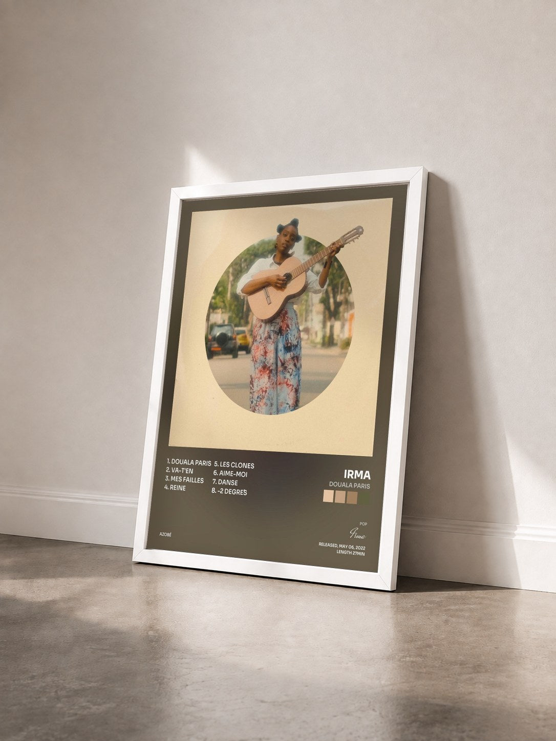 #blanc Tableau de l'album Douala Paris de Irma vu de trois quarts, cadre blanc