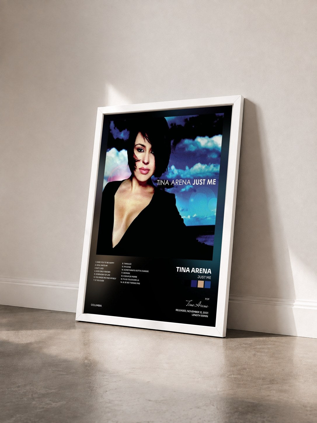 #blanc Tableau de l'album Just Me de Tina Arena vu de trois quarts, cadre blanc