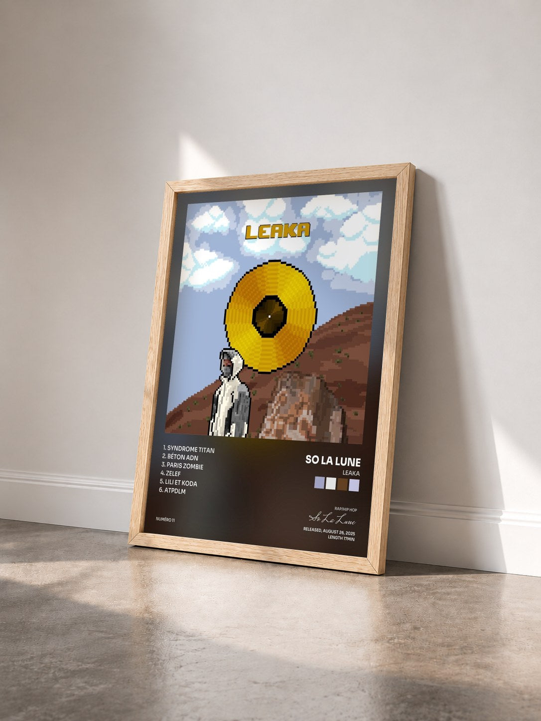 #bois Tableau de l'album LEAKA de So La Lune vu de trois quarts, cadre en bois brut