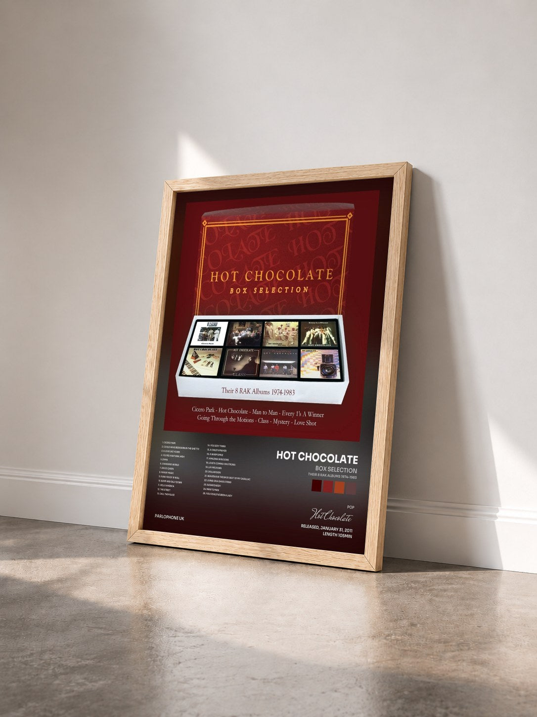 #bois Tableau de l'album Box Selection (Their 8 RAK Albums 1974-1983) de Hot Chocolate vu de trois quarts, cadre en bois brut