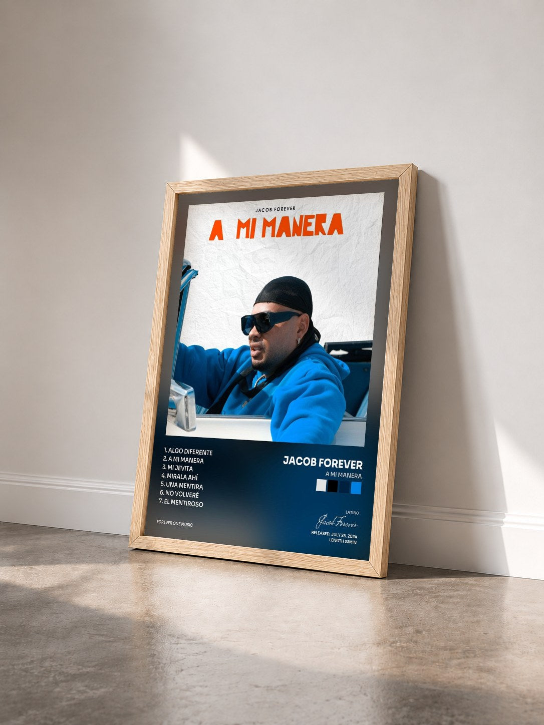 #bois Tableau de l'album A Mi Manera de Jacob Forever vu de trois quarts, cadre en bois brut