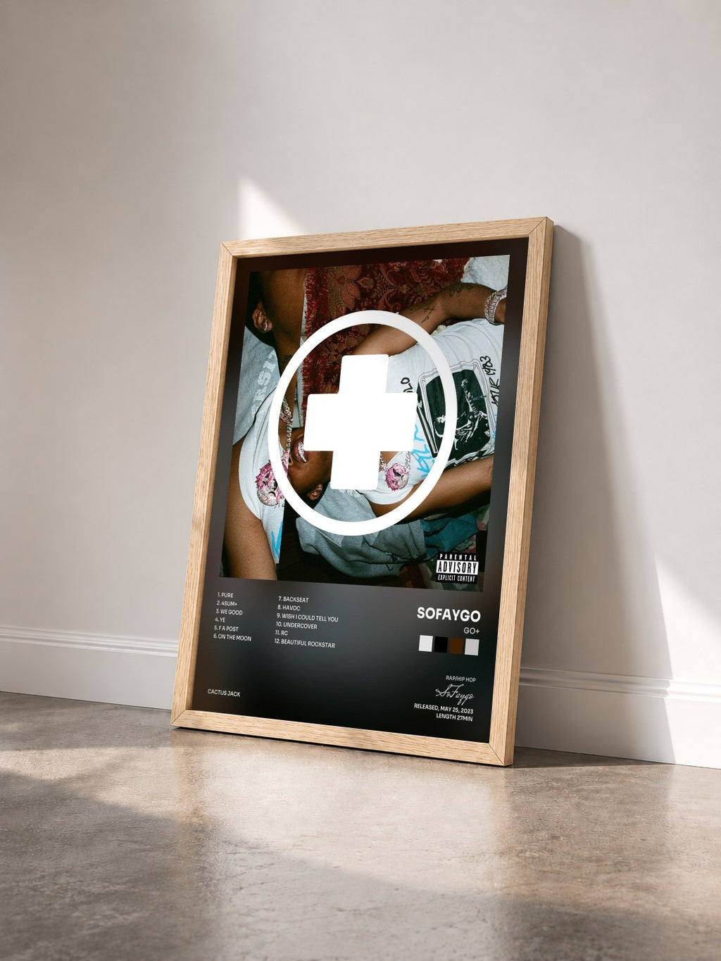 #bois Tableau de l'album GO+ de SoFaygo vu de trois quarts, cadre en bois brut