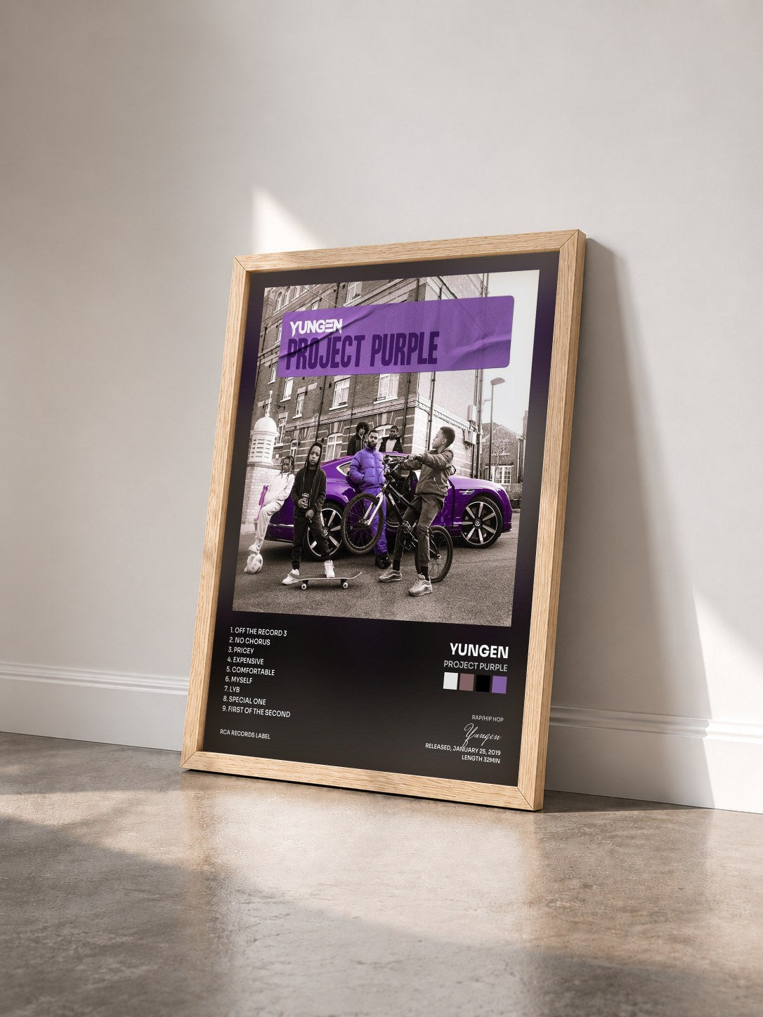 #bois Tableau de l'album Project Purple de Yungen vu de trois quarts, cadre en bois brut