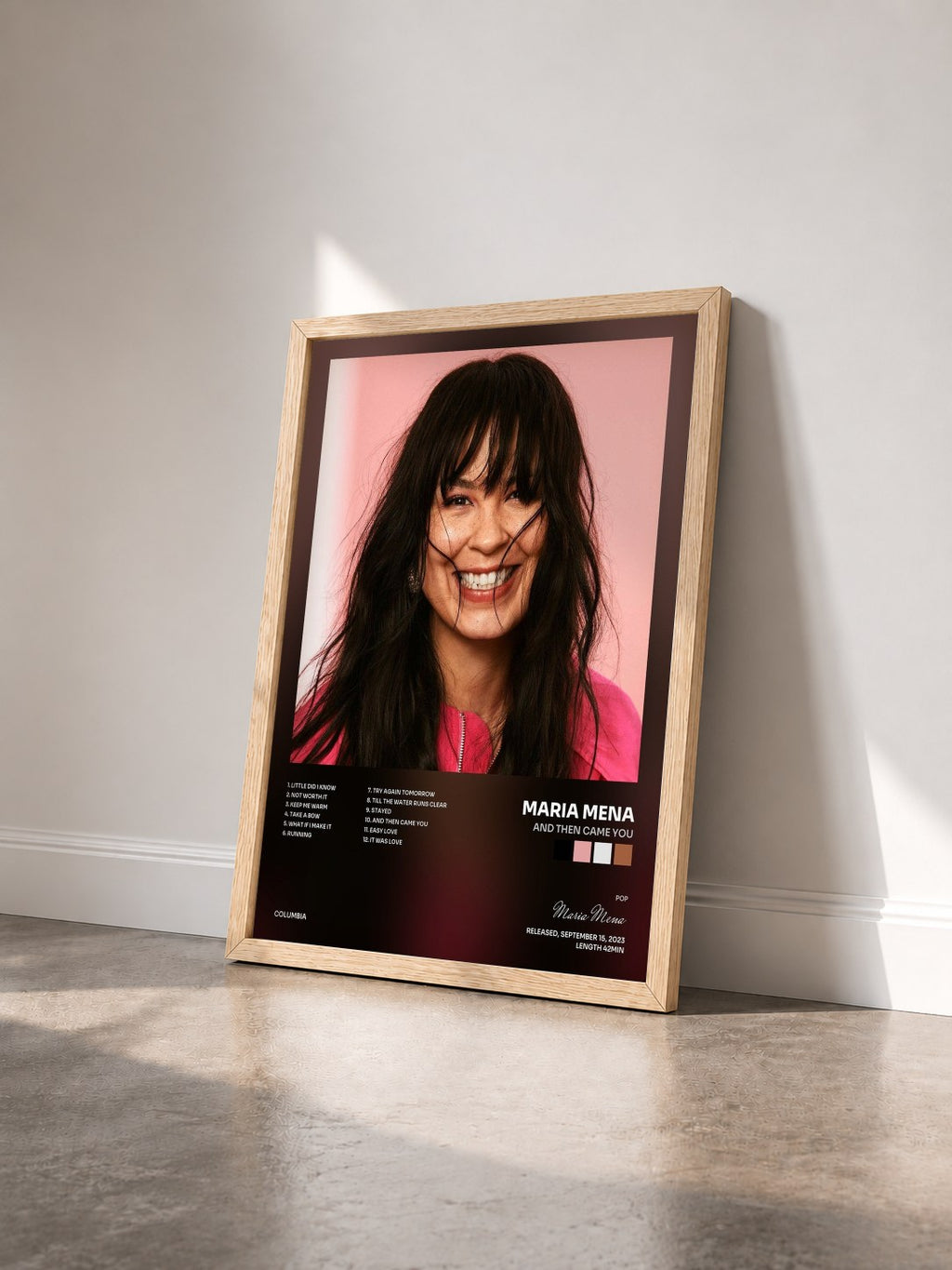 #bois Tableau de l'album And Then Came You de Maria Mena vu de trois quarts, cadre en bois brut