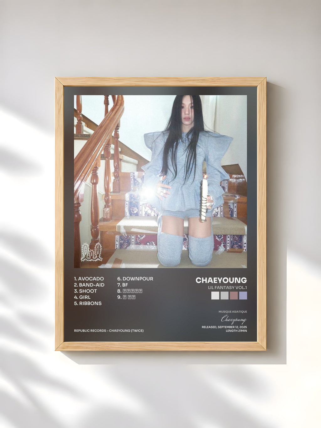 #bois Tableau de l'album LIL FANTASY vol.1 de Chaeyoung, cadre en bois brut, imprimé et encadré en France