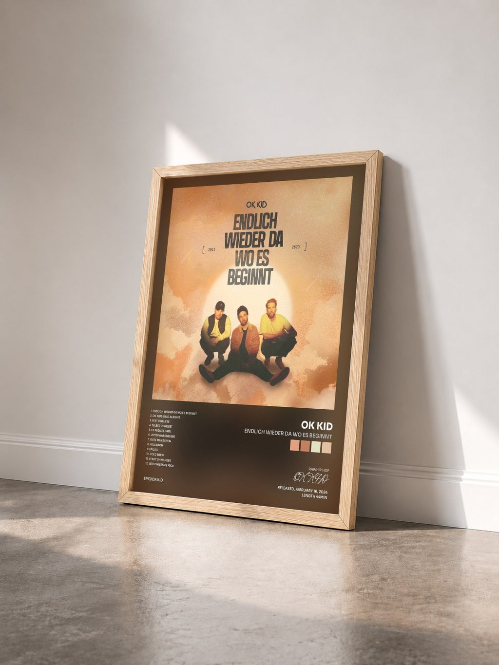 #bois Tableau de l'album Endlich wieder da wo es beginnt de OK KID vu de trois quarts, cadre en bois brut