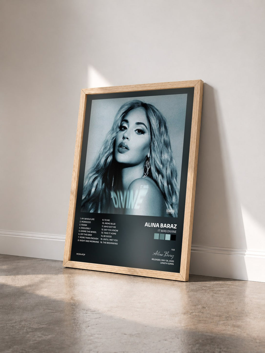 #bois Tableau de l'album It Was Divine de Alina Baraz vu de trois quarts, cadre en bois brut