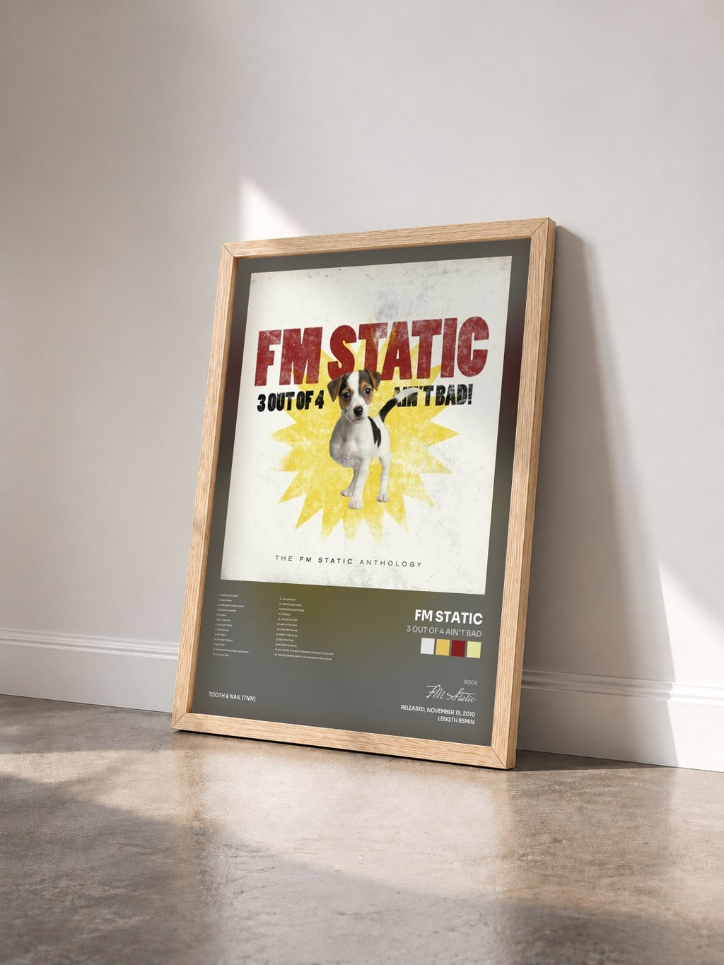 #bois Tableau de l'album 3 Out Of 4 Ain't Bad de FM Static vu de trois quarts, cadre en bois brut
