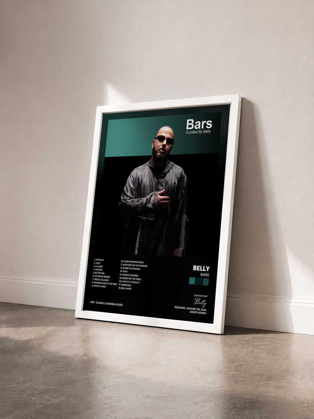 #blanc Tableau de l'album Bars de Belly vu de trois quarts, cadre blanc