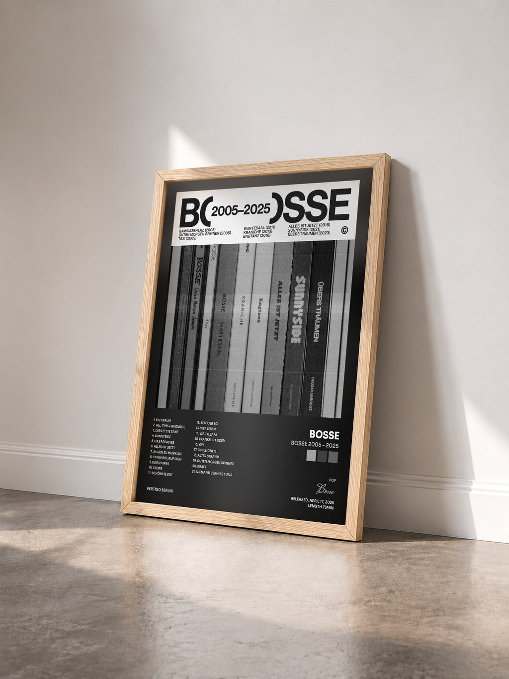 #bois Tableau de l'album BOSSE 2005 - 2025 de Bosse vu de trois quarts, cadre en bois brut