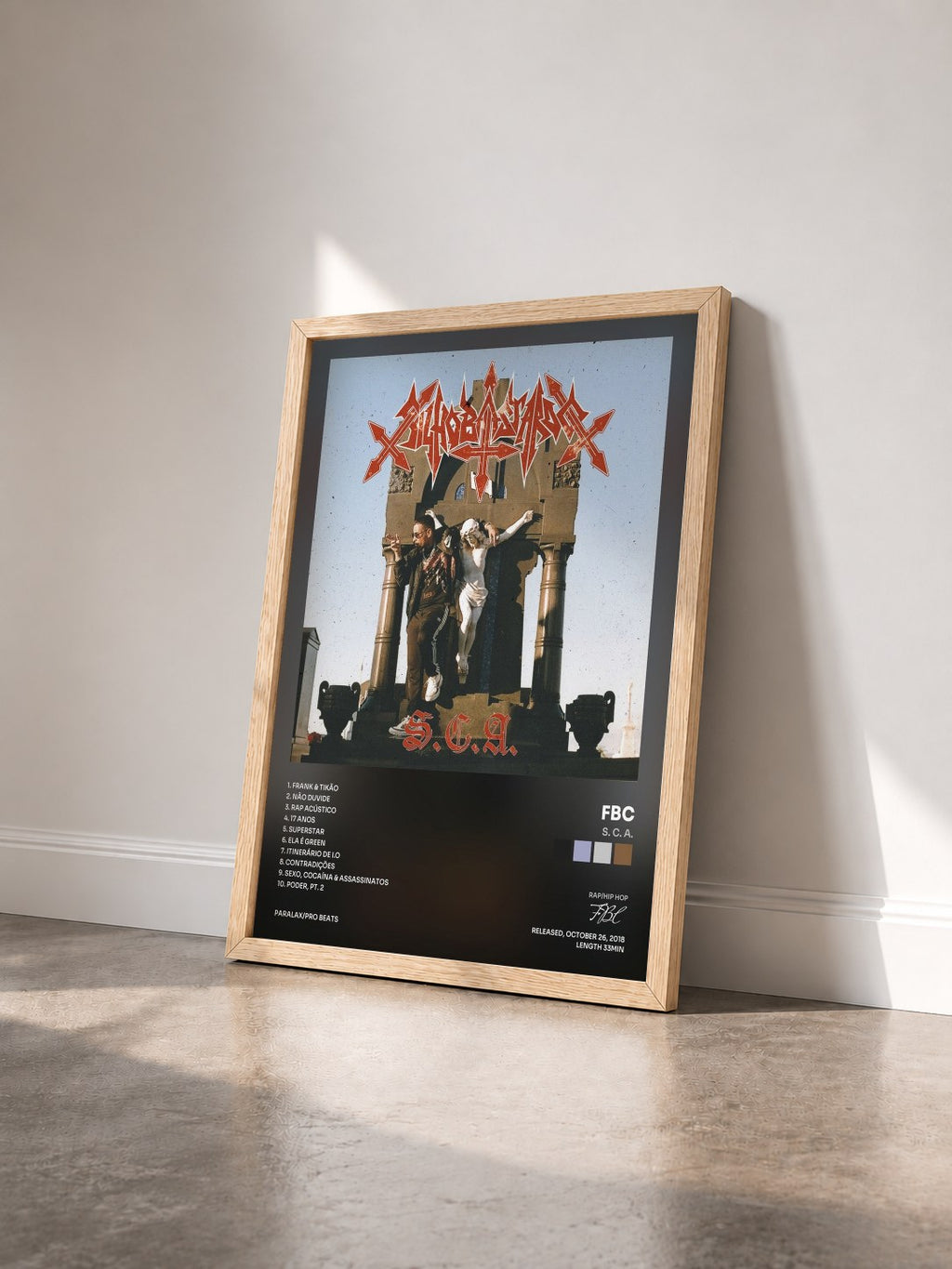 #bois Tableau de l'album S. C. A. de FBC vu de trois quarts, cadre en bois brut