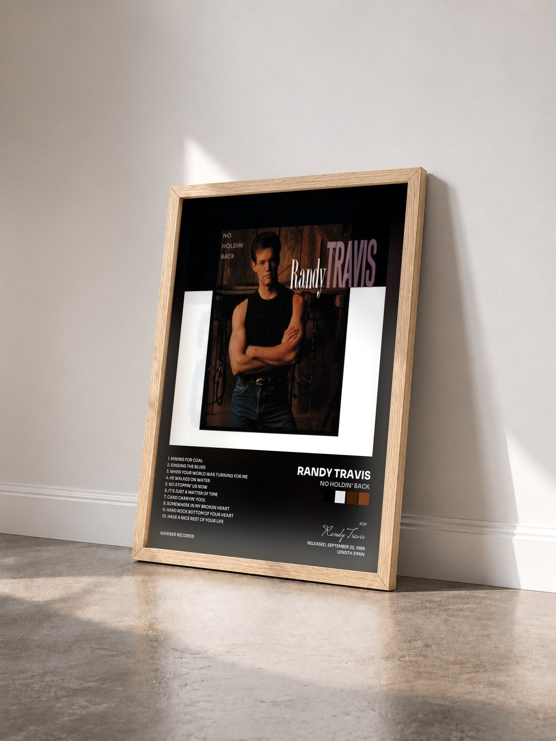 #bois Tableau de l'album No Holdin' Back de Randy Travis vu de trois quarts, cadre en bois brut