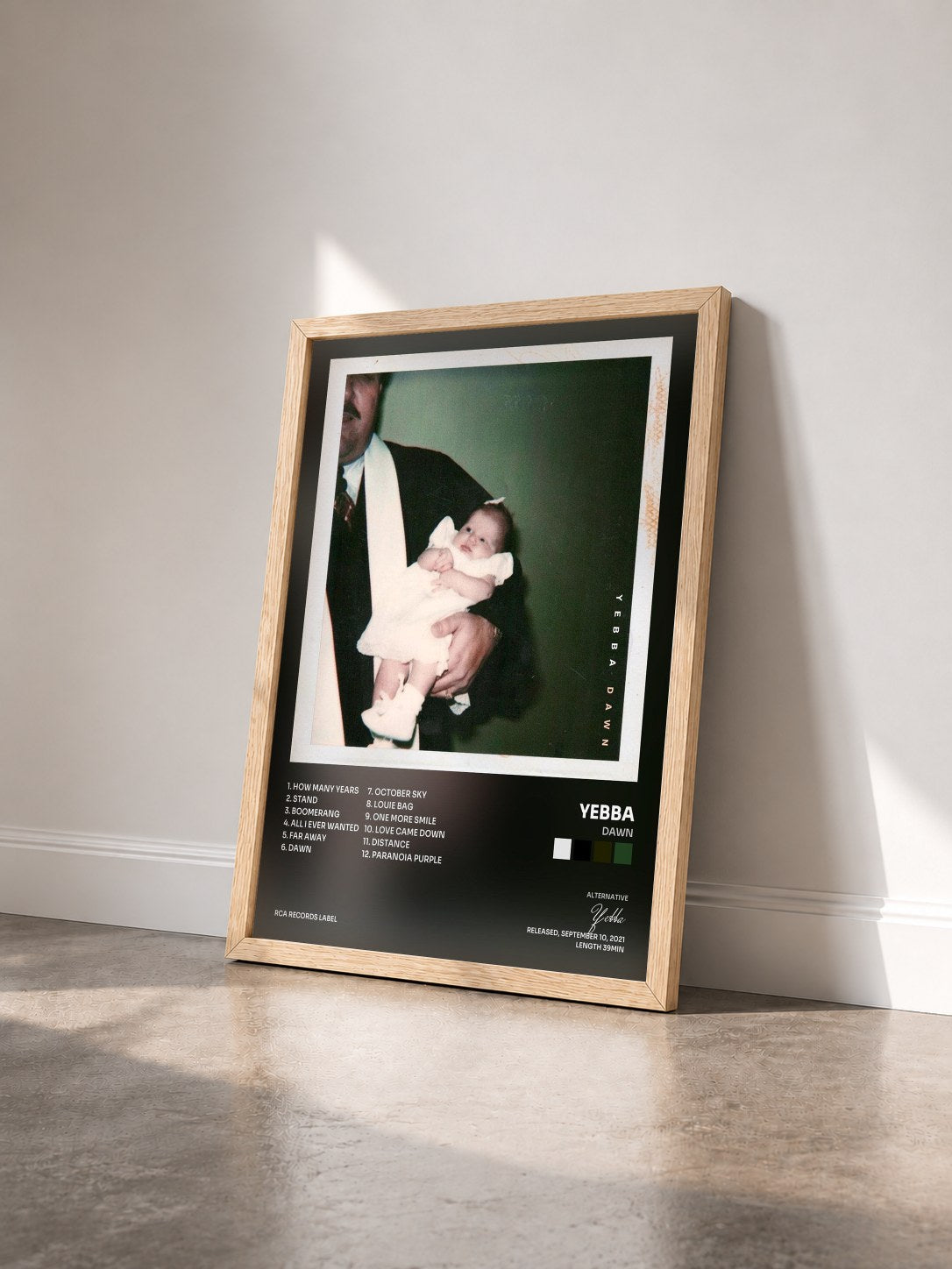 #bois Tableau de l'album Dawn de Yebba vu de trois quarts, cadre en bois brut