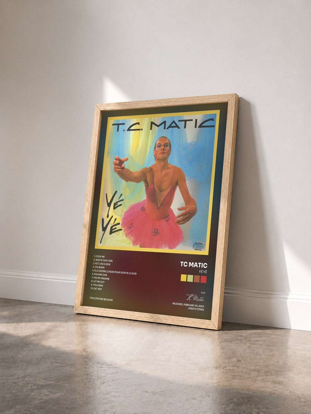 #bois Tableau de l'album Yé Yé de TC Matic vu de trois quarts, cadre en bois brut