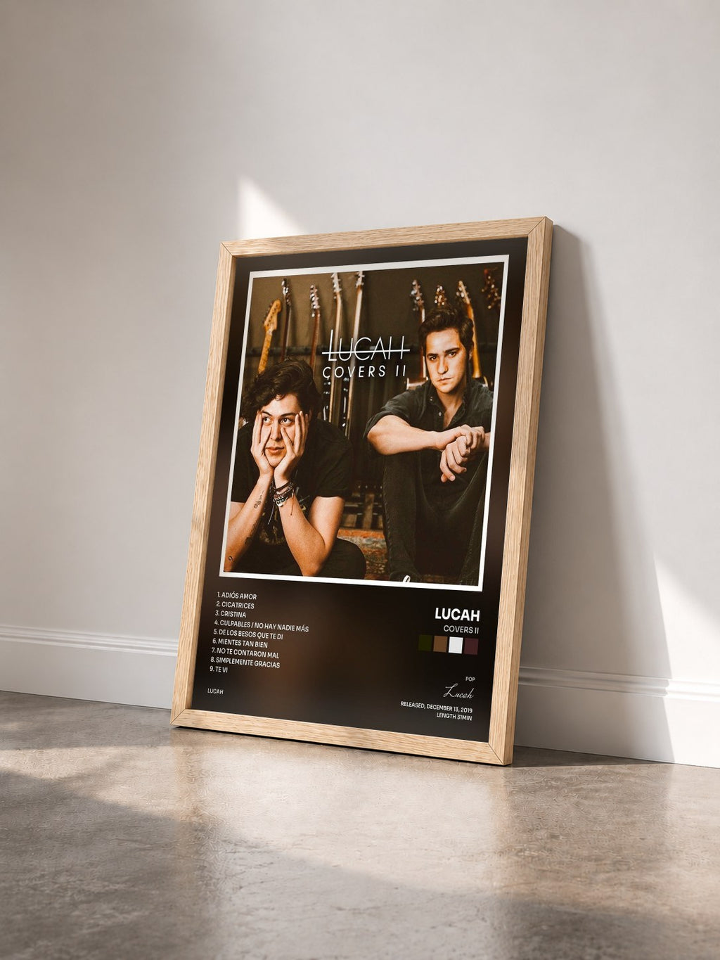 #bois Tableau de l'album Covers II de Lucah vu de trois quarts, cadre en bois brut
