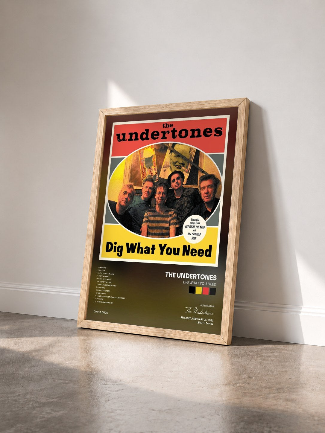 #bois Tableau de l'album Dig What You Need de The Undertones vu de trois quarts, cadre en bois brut