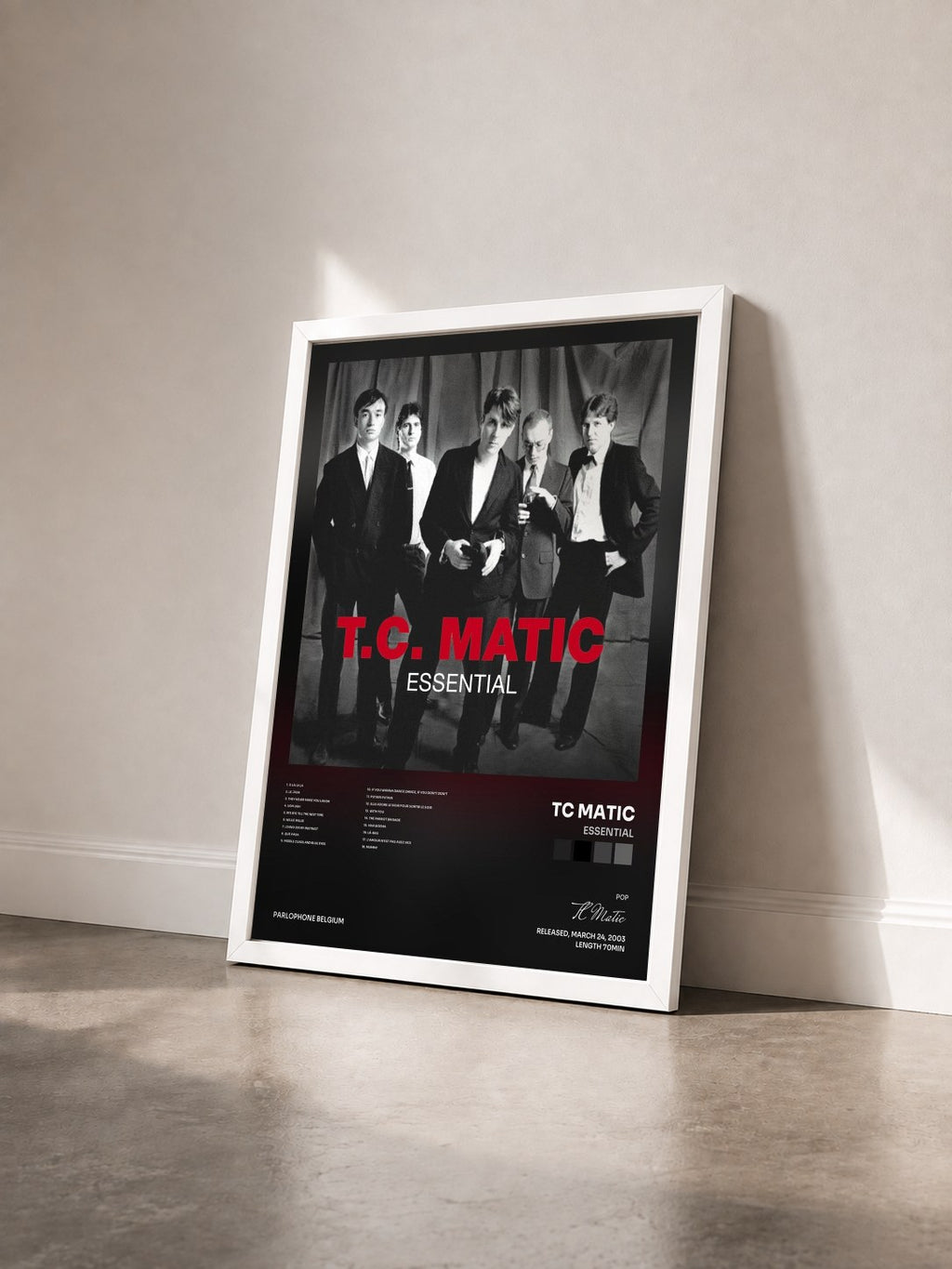 #blanc Tableau de l'album Essential de TC Matic vu de trois quarts, cadre blanc