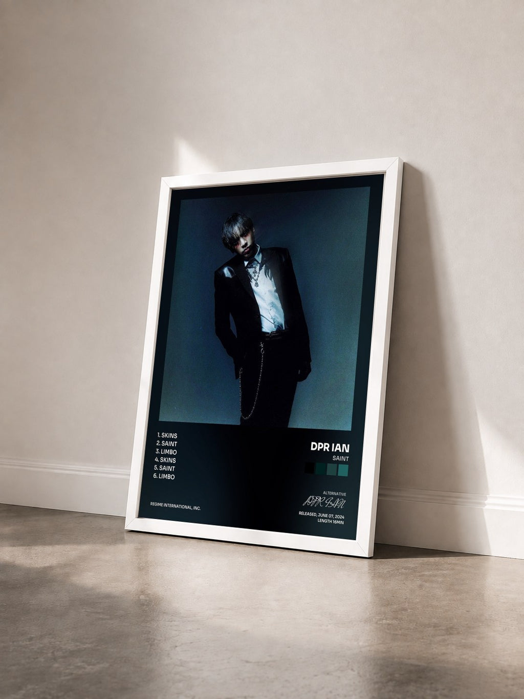 #blanc Tableau de l'album SAINT de DPR IAN vu de trois quarts, cadre blanc