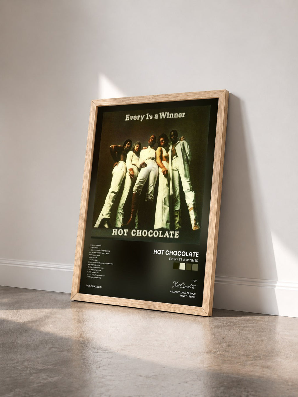 #bois Tableau de l'album Every 1's a Winner de Hot Chocolate vu de trois quarts, cadre en bois brut