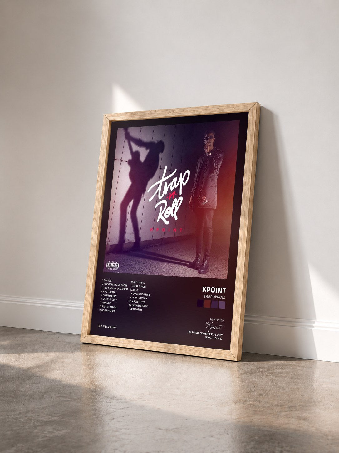 #bois Tableau de l'album Trap'N'Roll de Kpoint vu de trois quarts, cadre en bois brut
