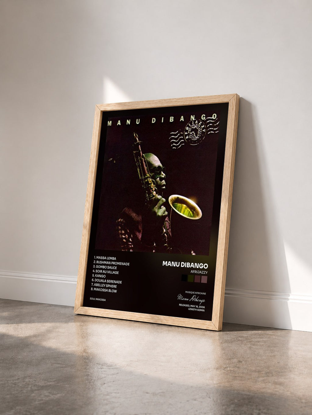 #bois Tableau de l'album Afrijazzy de Manu Dibango vu de trois quarts, cadre en bois brut