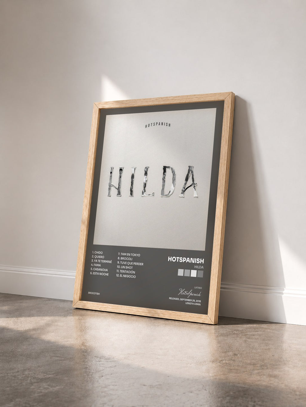 #bois Tableau de l'album Hilda de HotSpanish vu de trois quarts, cadre en bois brut