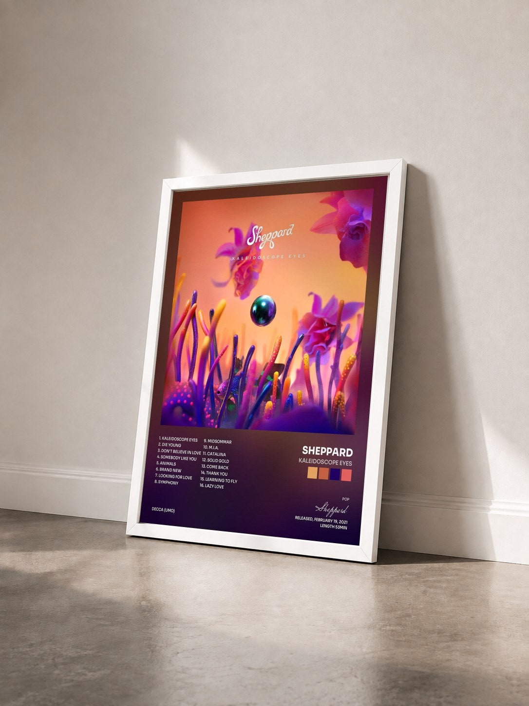 #blanc Tableau de l'album Kaleidoscope Eyes de Sheppard vu de trois quarts, cadre blanc