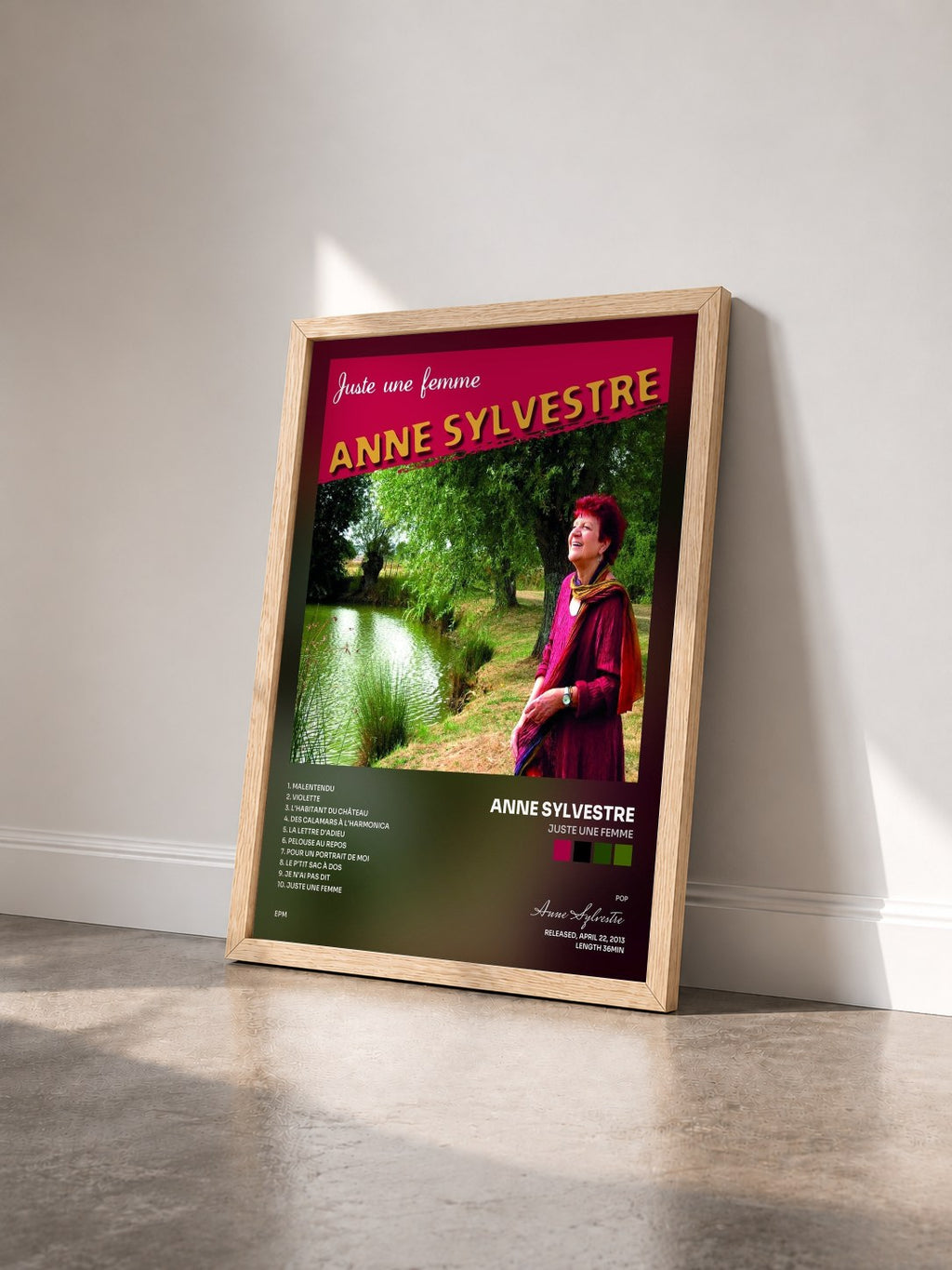#bois Tableau de l'album Juste une femme de Anne Sylvestre vu de trois quarts, cadre en bois brut