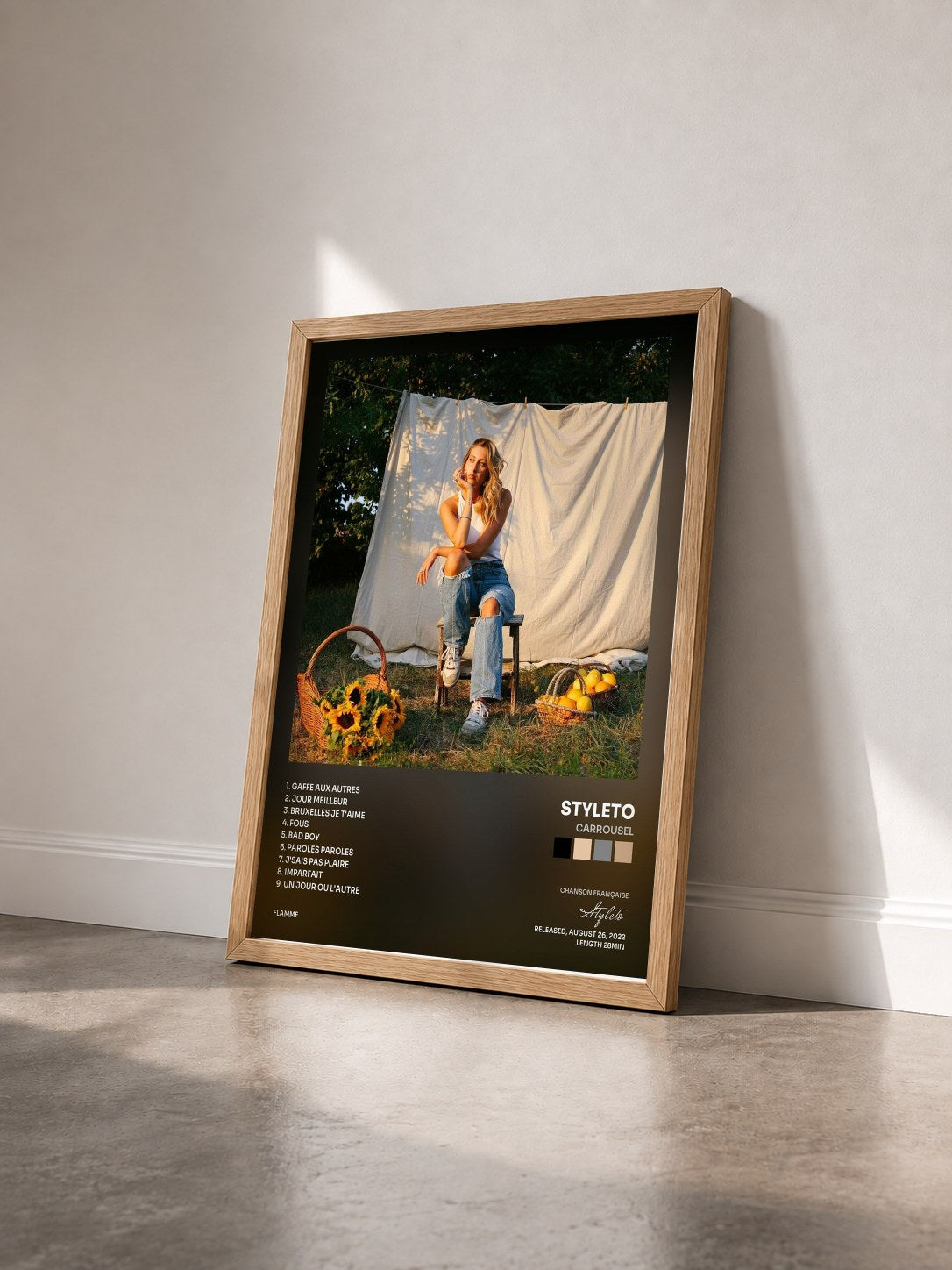 #bois Tableau de l'album Carrousel de Styleto vu de trois quarts, cadre en bois brut