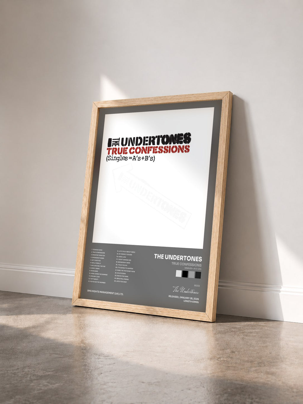 #bois Tableau de l'album True Confessions (Singles = A's + B's) de The Undertones vu de trois quarts, cadre en bois brut
