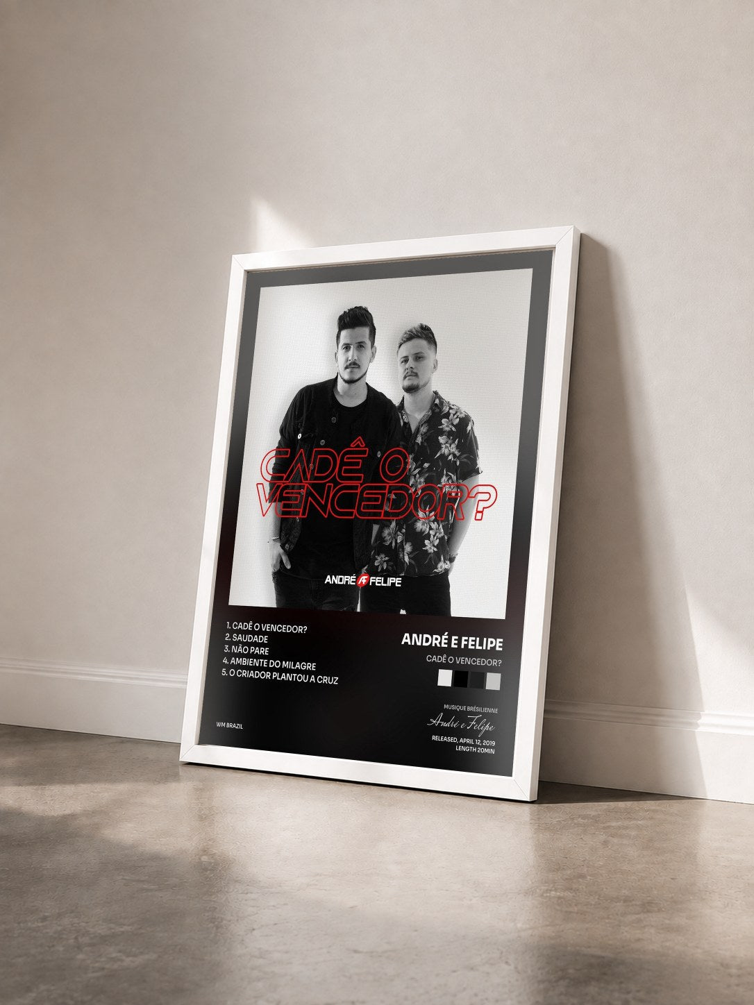 #blanc Tableau de l'album Cadê o vencedor? de André e Felipe vu de trois quarts, cadre blanc