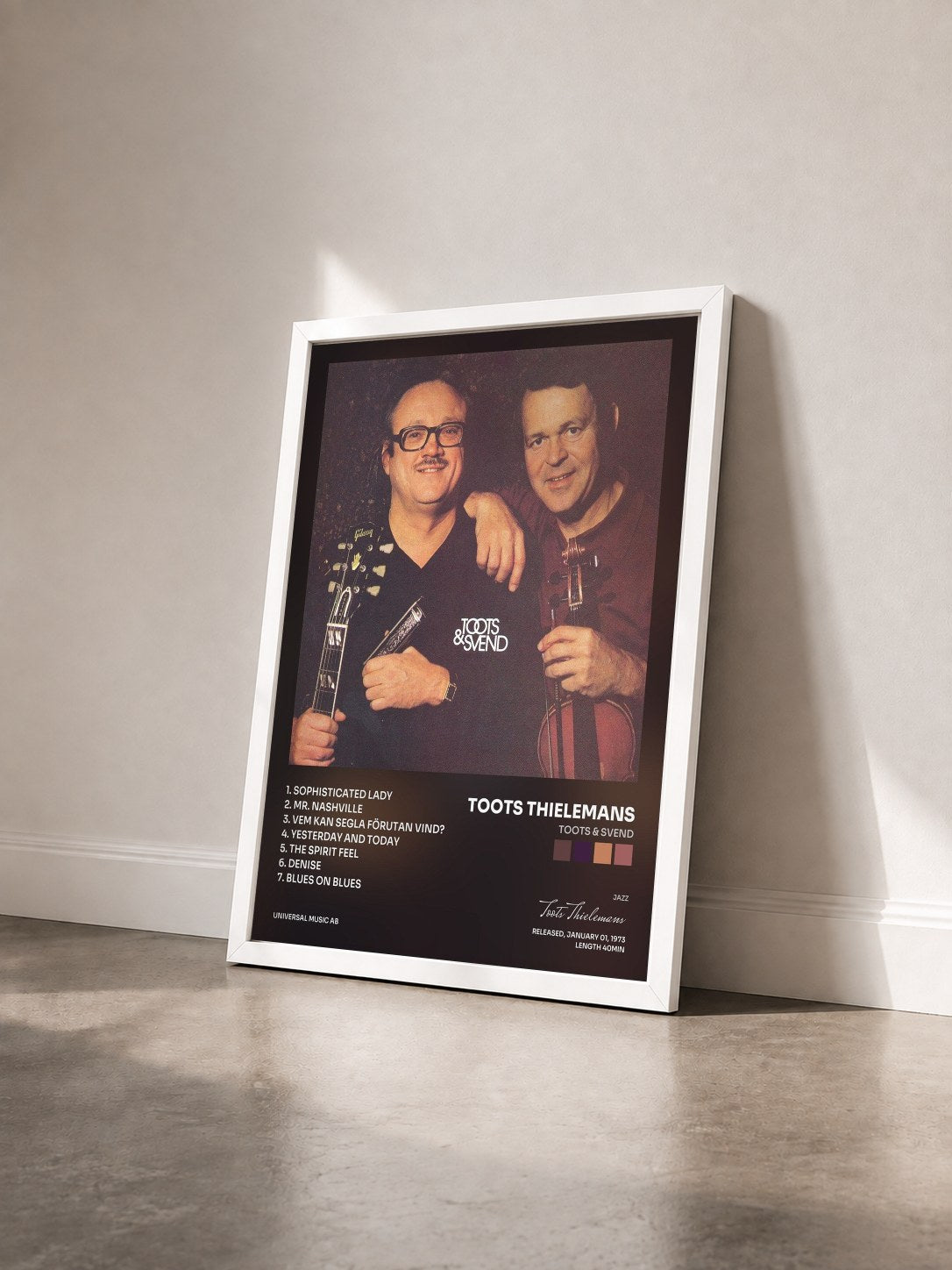 #blanc Tableau de l'album Toots & Svend de Toots Thielemans vu de trois quarts, cadre blanc