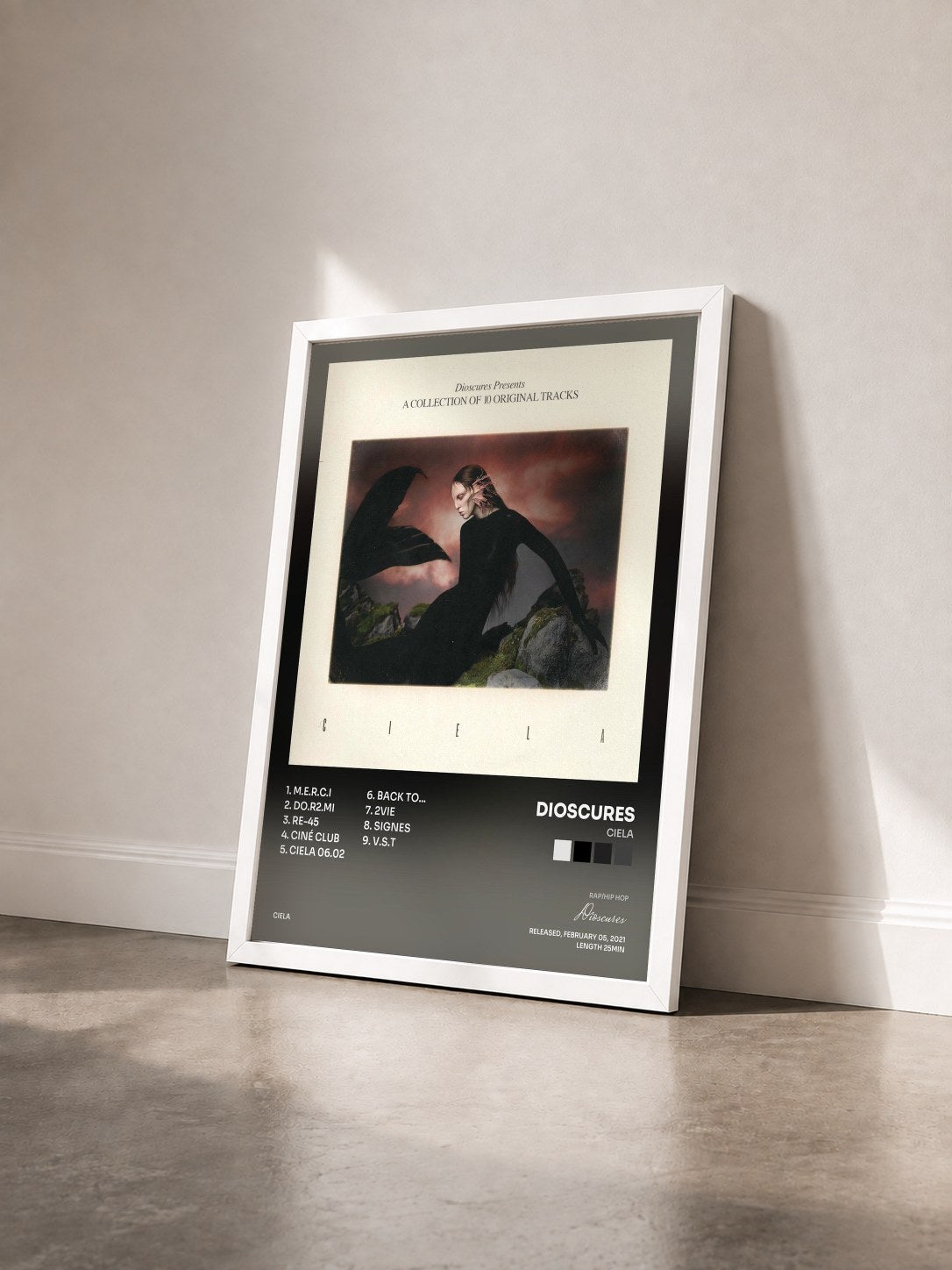 #blanc Tableau de l'album CIELA de Dioscures vu de trois quarts, cadre blanc