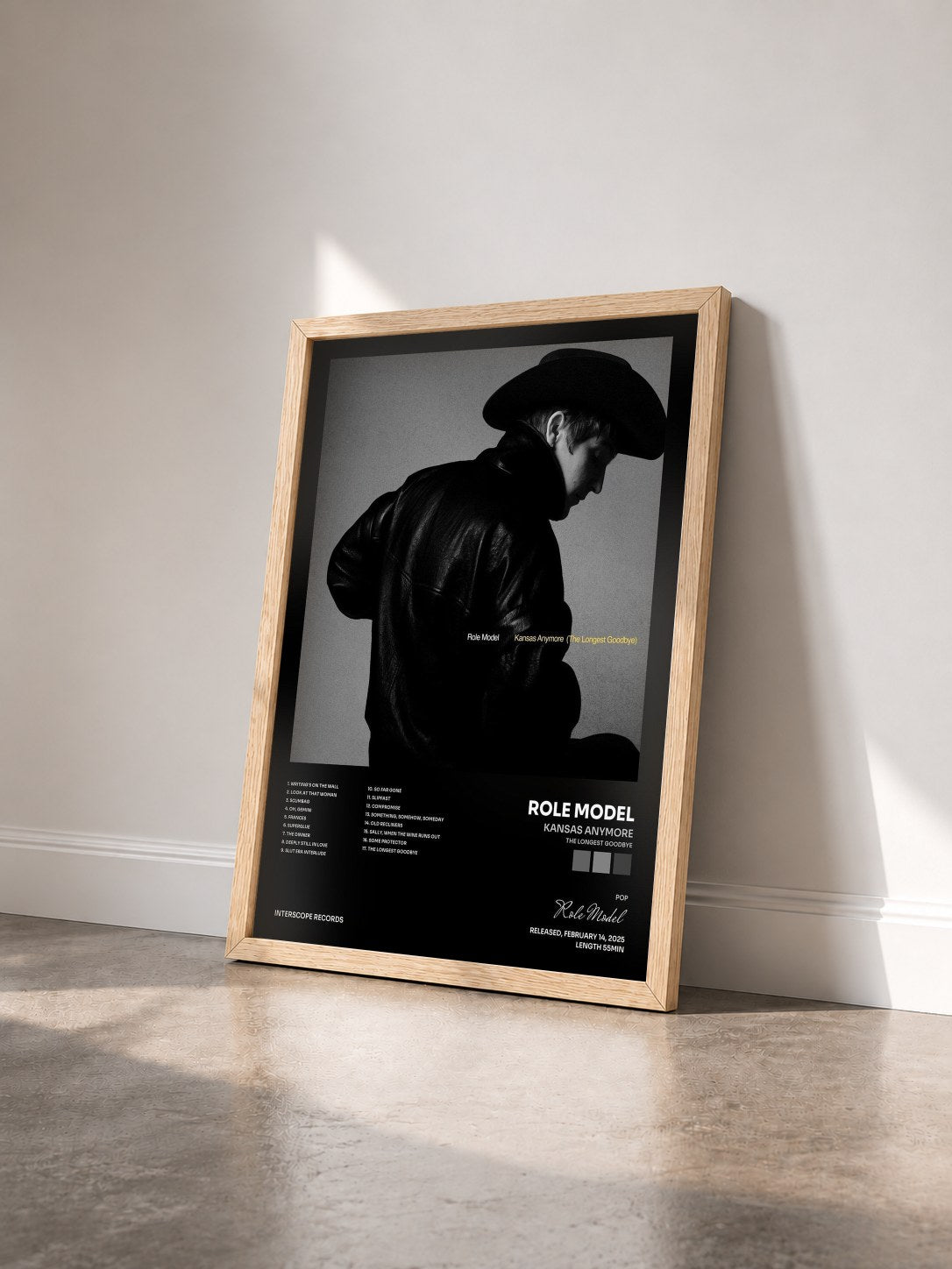 #bois Tableau de l'album Kansas Anymore (The Longest Goodbye) de Role Model vu de trois quarts, cadre en bois brut