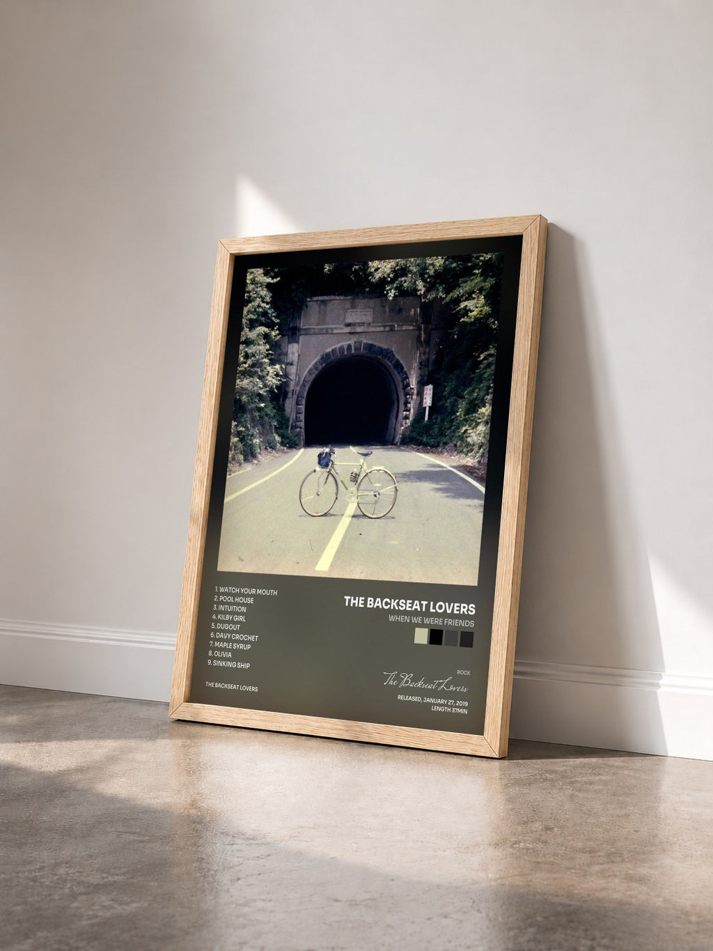 #bois Tableau de l'album When We Were Friends de The Backseat Lovers vu de trois quarts, cadre en bois brut