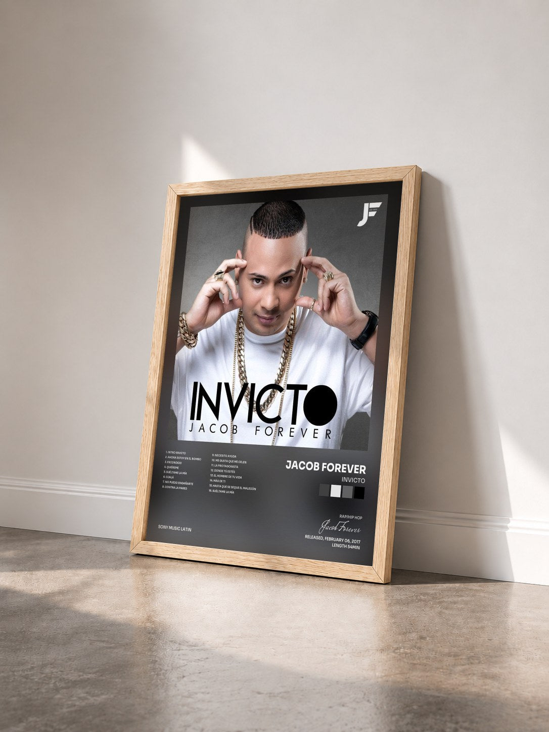 #bois Tableau de l'album Invicto de Jacob Forever vu de trois quarts, cadre en bois brut