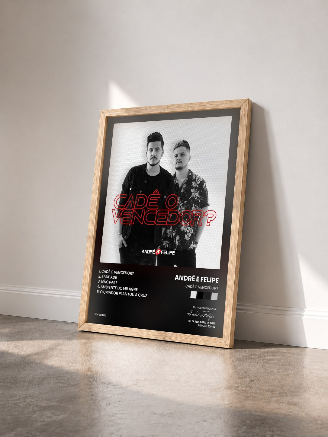 #bois Tableau de l'album Cadê o vencedor? de André e Felipe vu de trois quarts, cadre en bois brut